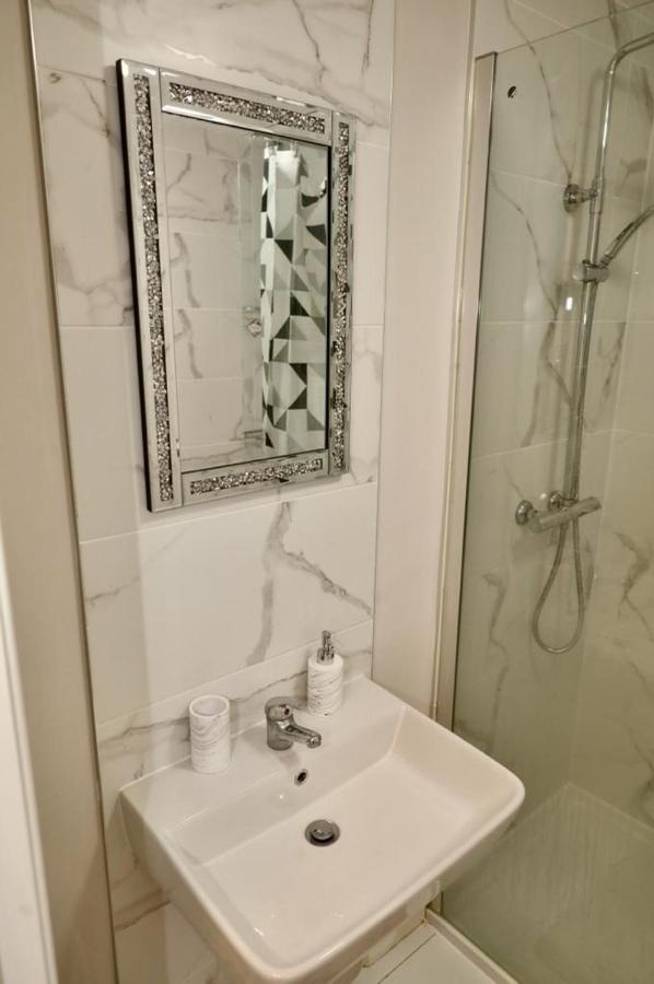 Apartment Aqua Dreams - Serviced Luxury Modern Centre 2 Bed *